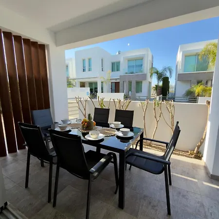 Sapphire Edge Bright 3br With Swimming Pool * Protaras