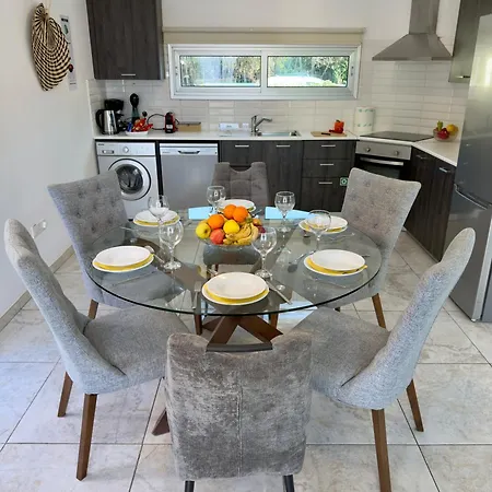 Vila Sapphire Edge Bright 3br With Swimming Pool Protaras