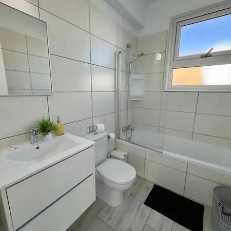 Sapphire Edge Bright 3br With Swimming Pool Protaras