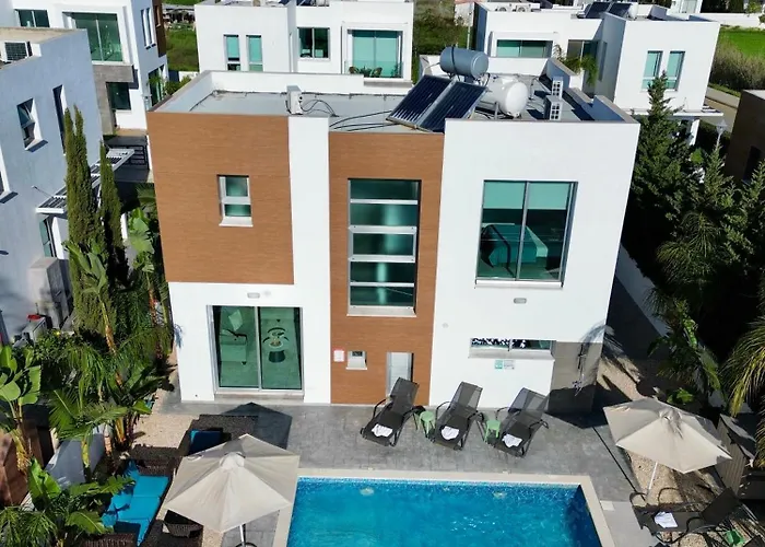 别墅 Sapphire Edge Bright 3br With Swimming Pool 帕拉利米尼