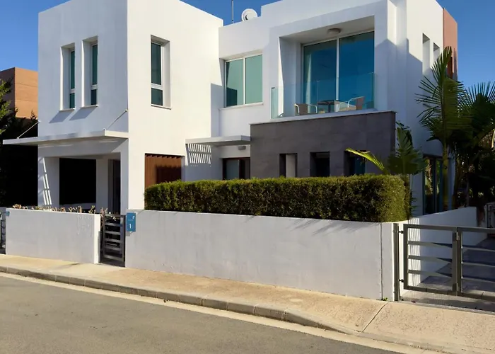 别墅 Sapphire Edge Bright 3br With Swimming Pool 帕拉利米尼
