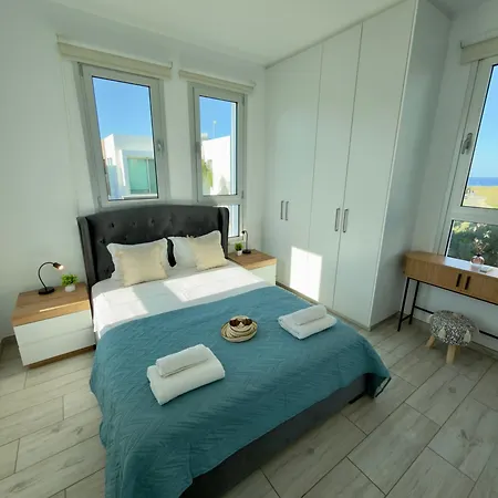 Sapphire Edge Bright 3br With Swimming Pool Πρωταράς